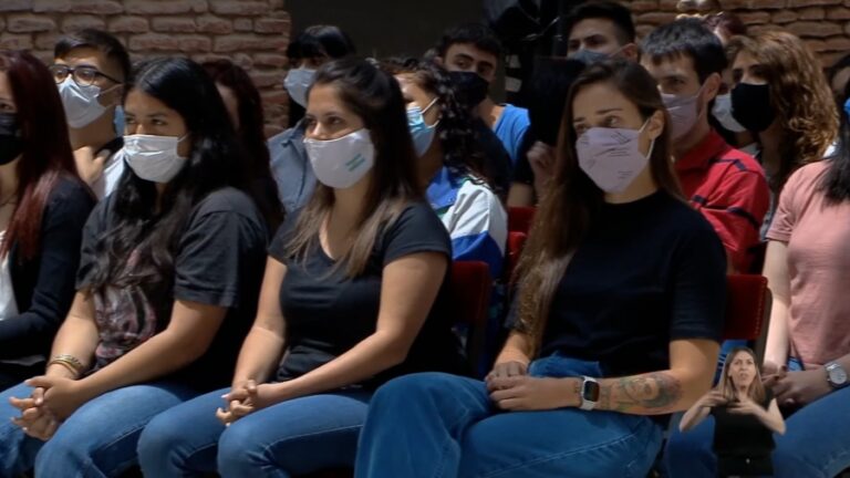 Suben a $7.400 mensuales la beca Progresar para estudiantes