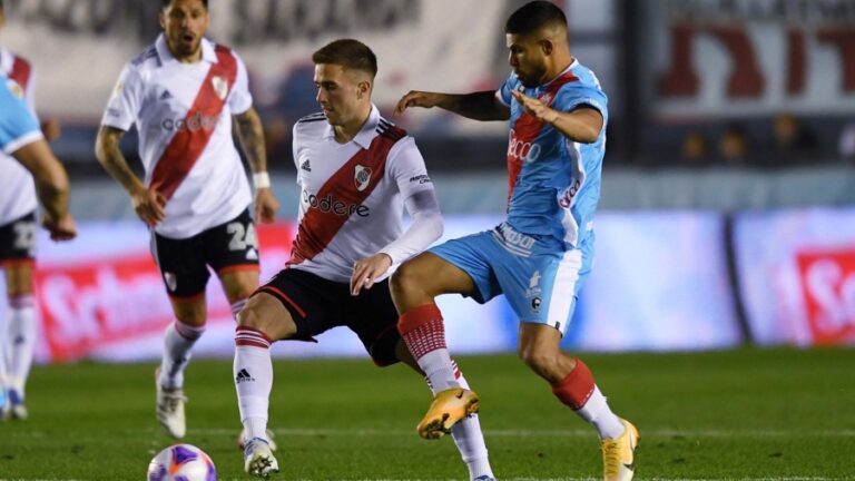 River, sin efectividad en ataque, empató ante Arsenal en Sarandí