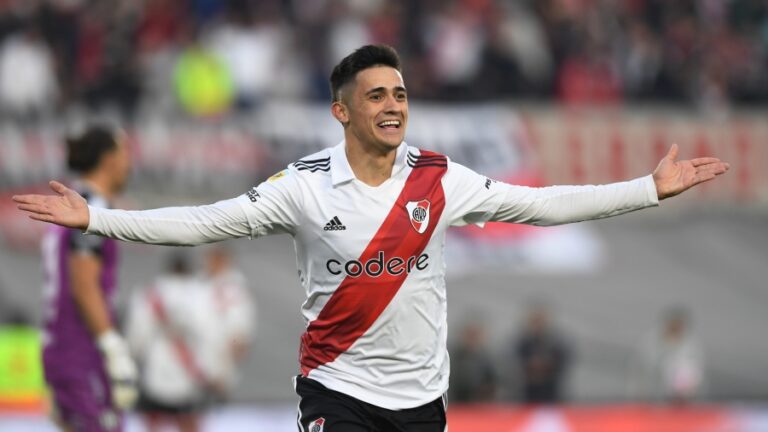 River goleó a Central Córdoba en el Monumental