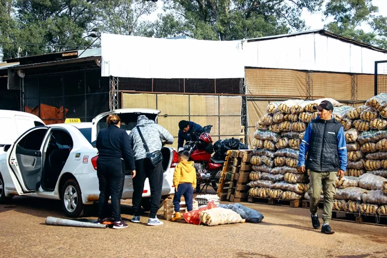 Comerciantes del Mercado Central alistan sus puestos