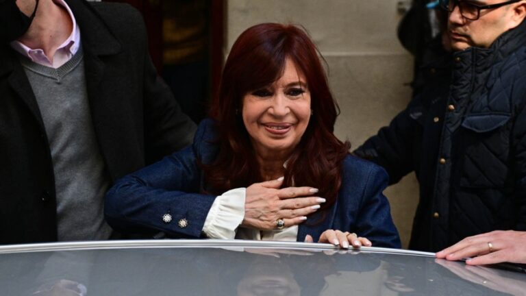 Cristina Kirchner sobre los fiscales Luciani y Mola: «Más que fiscales parecen trolls»