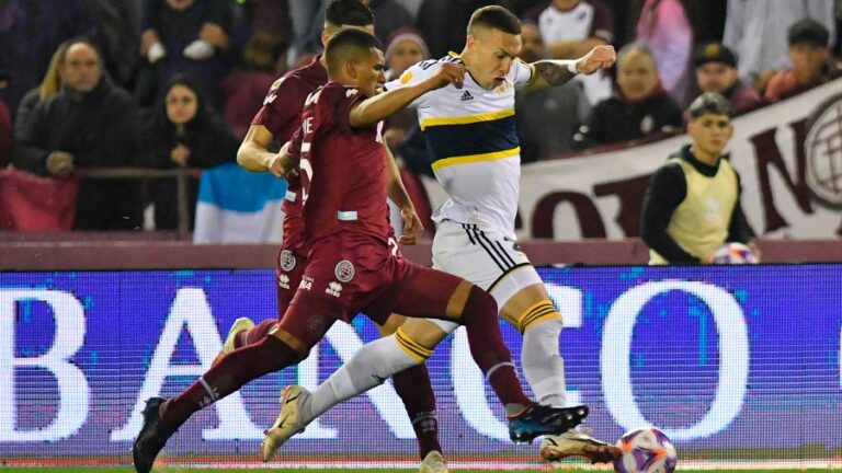 Boca, otra vez de la mano de Benedetto, le ganó a Lanús y trepó a la punta