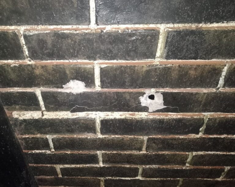 Balearon la casa y prendieron fuego el auto de una jefa policial en San Vicente