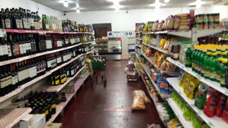 En octubre, una familia tipo necesitó $139.737,74 para superar el umbral de pobreza