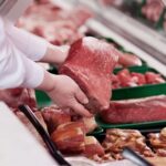 AFIP reglamenta reintegros para compras en carnicerías con tarjetas de débito