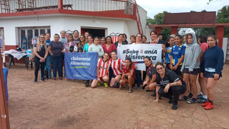 Excelente Convocatoria en el «Taller de Artesanía Mujer Rural» y «Fútbol Femenino, Mujeres en Movimiento»
