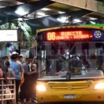 “PESADILLA”. El recorte de frecuencias, sin previo aviso, dejó una postal de largas filas en las paradas capitalinas.