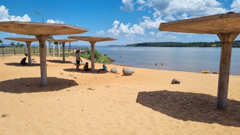 En la playita Sarandí se brindan variadas propuestas para disfrutar del río Paraná