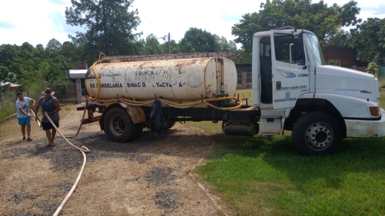 La Municipalidad de Candelaria Brinda Asistencia a Familias Afectadas por la Escasez de Agua en Barrio del Lago tras Fracasos en las Gestiones con Coscal