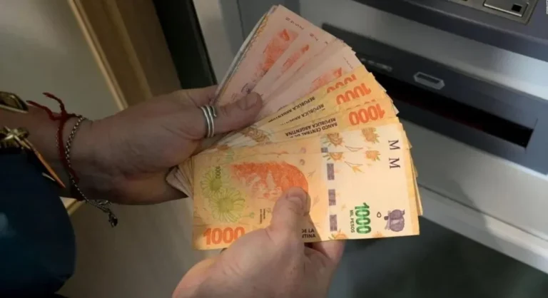 El Salario Mínimo, Vital y Móvil será de $180.000 este mes y también subirá en marzo