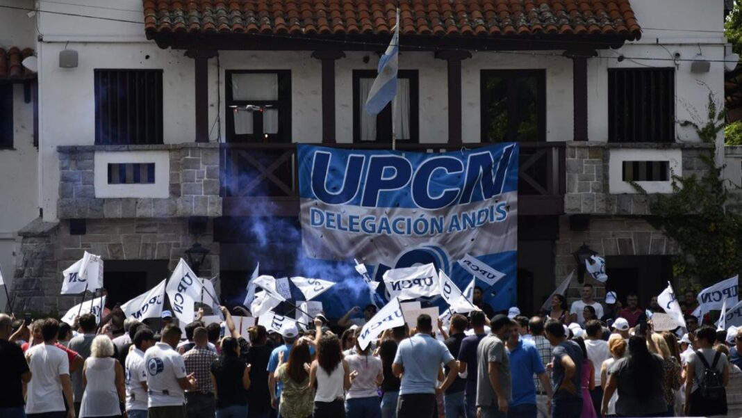 Este jueves UPCN realiz una protesta por los despedios en la sede de Andis en el barrio porteo de Belgrano Foto Prensa Este jueves UPCN realiz una protesta por los despedios en la sede de Andis en el barrio porteo de Belgrano Foto Prensa