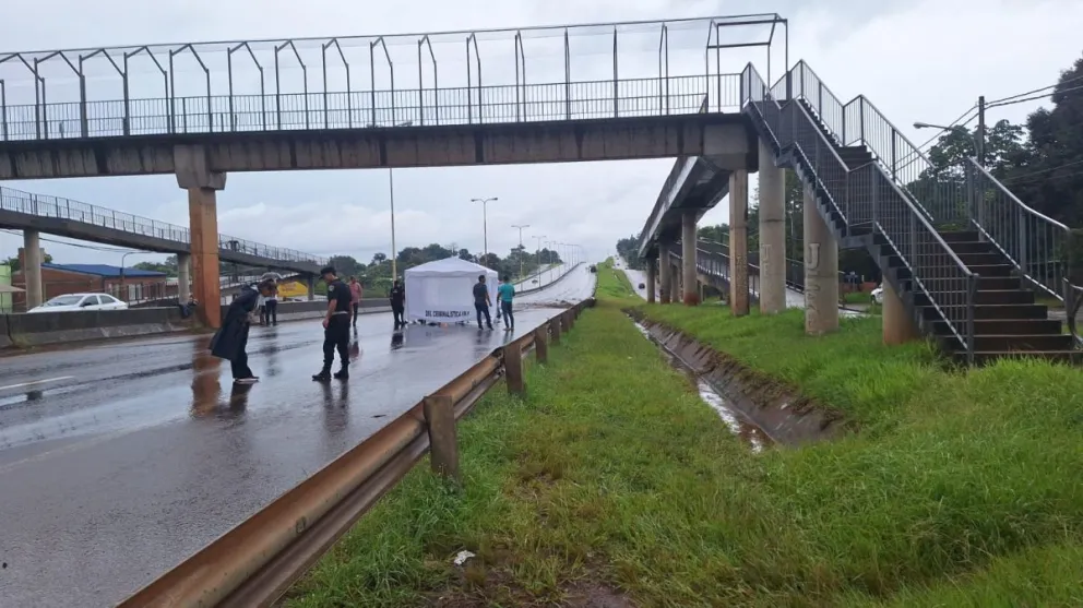 Joven falleció al ser atropellado por un camión sobre la ruta 12