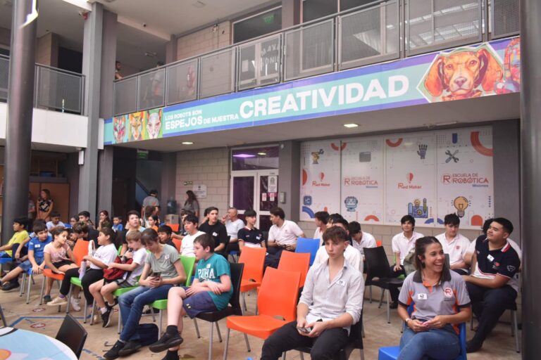 Candelaria brilla en la competencia de inteligencia artificial «PROMPT Motores del Arte» en Posadas!
