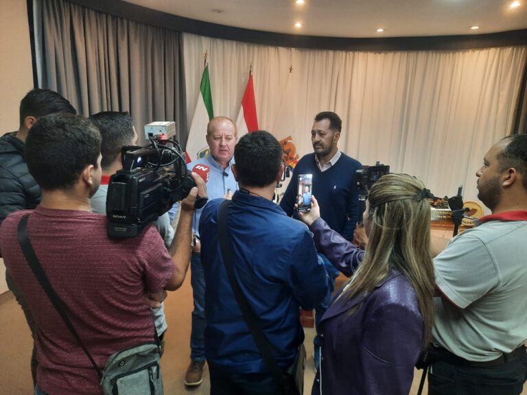 Reunión entre Carlos Flores y el Gobernador de Itapúa por habilitación de balsa y puertos entre Candelaria – Campichuelo