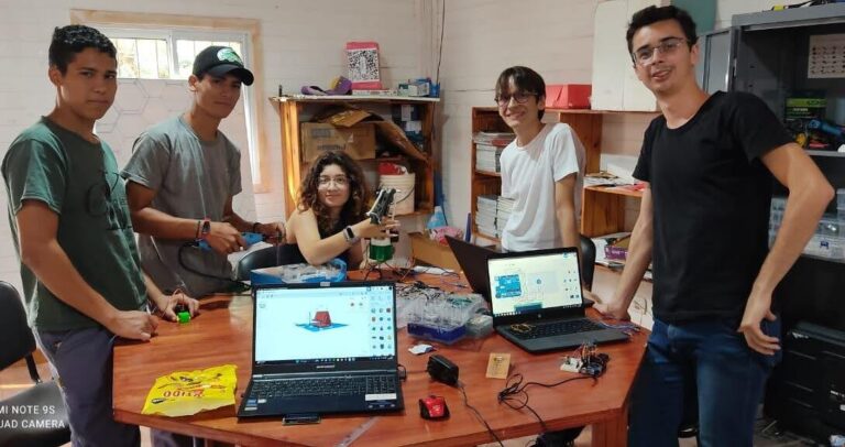 Red Maker: jóvenes crean un brazo robótico para optimizar la industria misionera