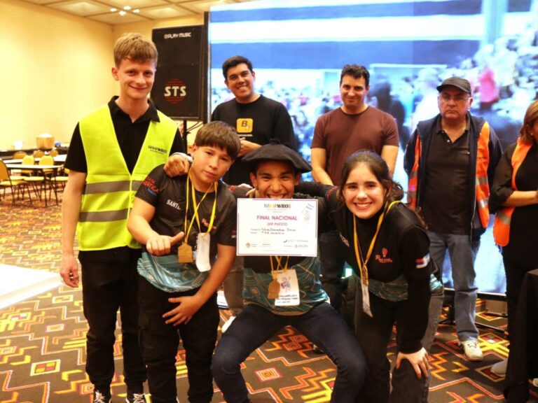 Alumnos de Candelaria representan a Misiones en el Torneo Nacional de Robótica en Salta