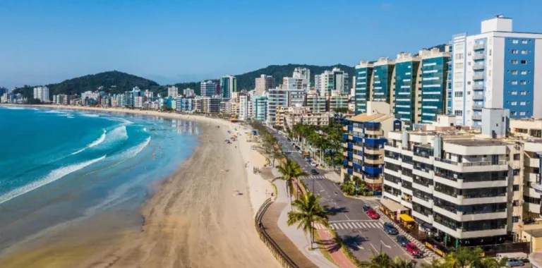 Playas del sur de Brasil afectadas por contaminación