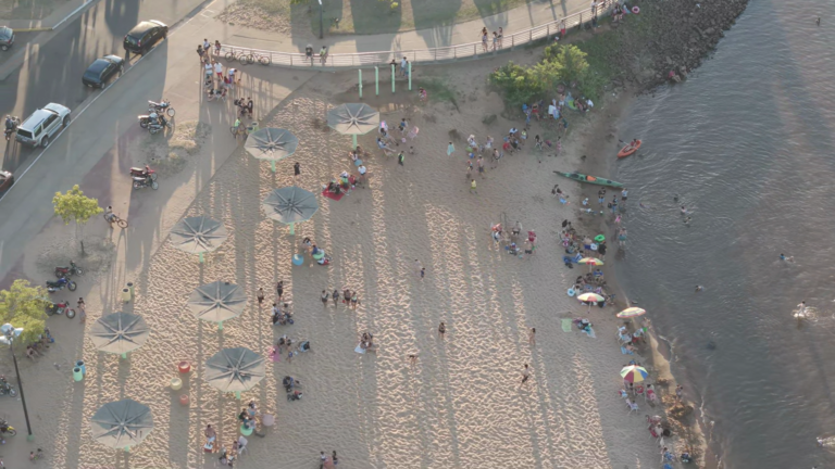 Tragedia en Playa Sarandí: mujer de 36 años se ahoga en circunstancias aún desconocidas