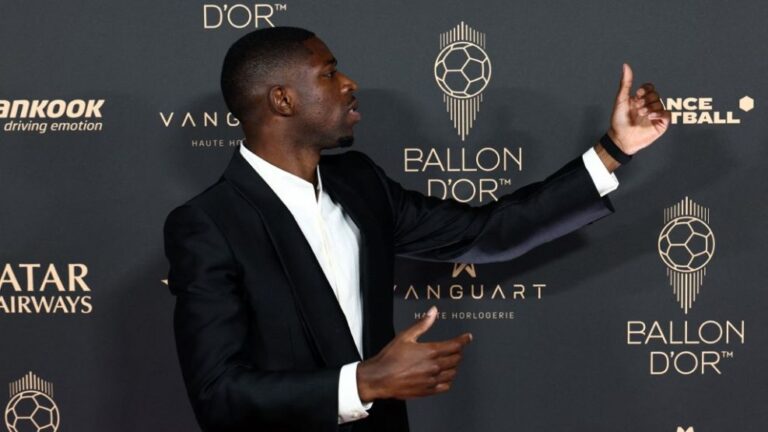 El gesto de Lionel Messi con Dembélé luego de que el francés ganara el Balón de Oro